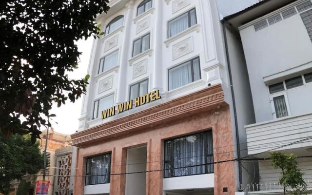 Win Win Hotel