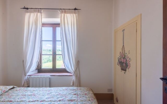 Traditional Apartment in Rapolano Terme with Swimming Pool