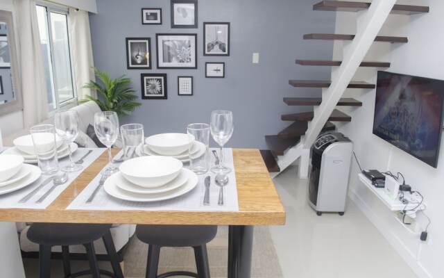 Decorated Duplex Apartment @ BGC