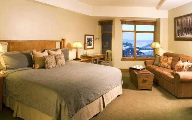 Sundial Lodge Condominiums by White Pines