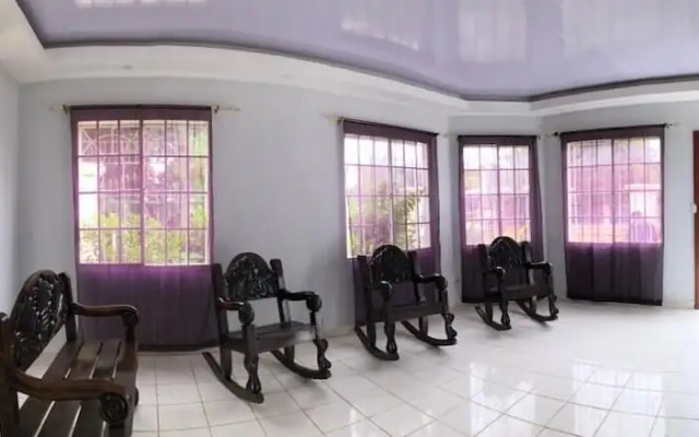 4 Bed House-sleeps 8-pet Friendly-private Garden