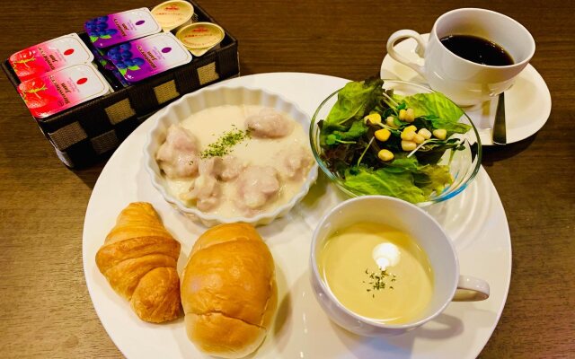 Floral Higashishinsaibashi Hotel