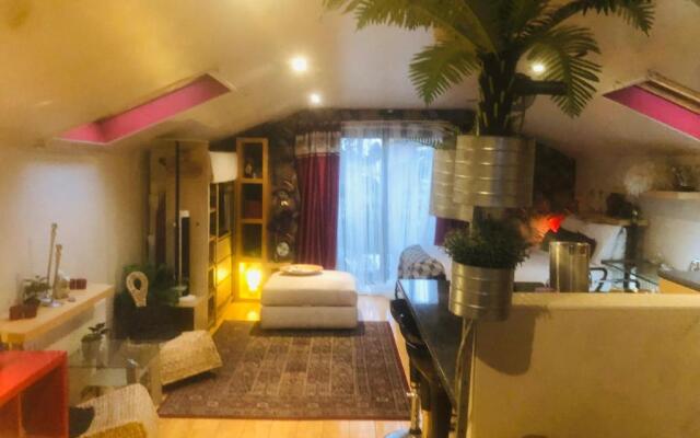 Isolated Self'contained Studio in leafy Belfast