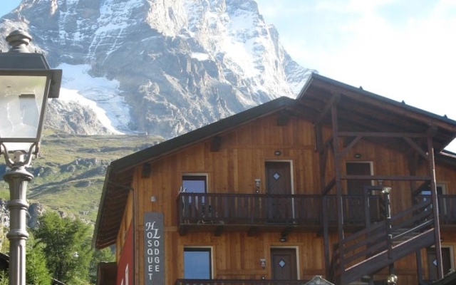 Hosquet Lodge