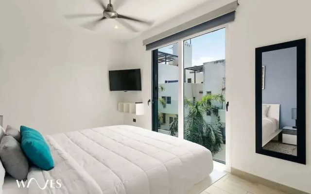 1 Br. W/5th Avenue View Steps From the Beach