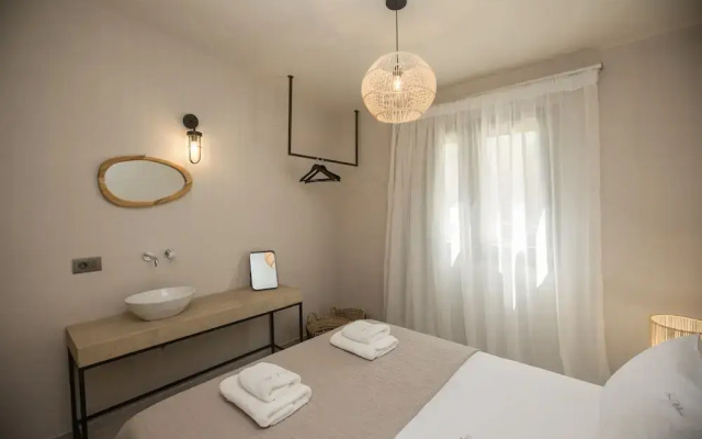 Grand Blue Beach Apartments & Suites