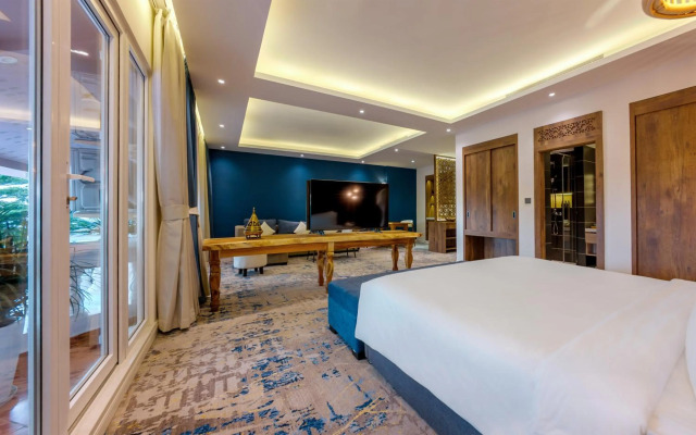 Queenco Hotel & Casino