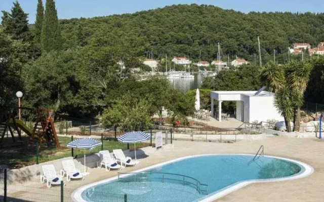 Mobile Homes - Port 9 Camping