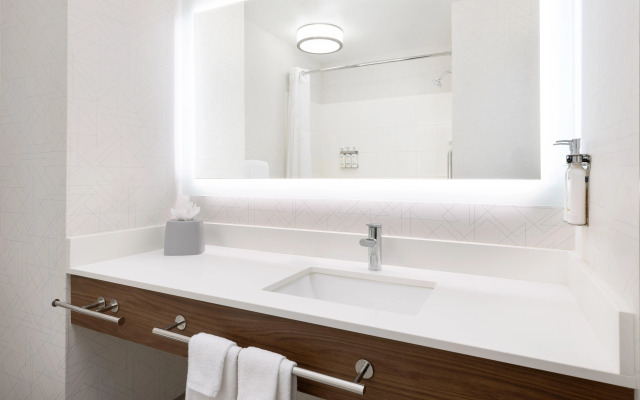 Holiday Inn Express Las Vegas - Stadium Area by IHG