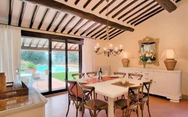 Villa in Castellina w Pool Garden Winery