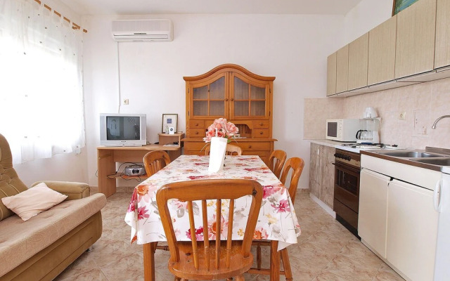 Apartment 860