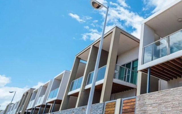 The Cove @ New Port-Pool - Spa - Sauna - Gym & More