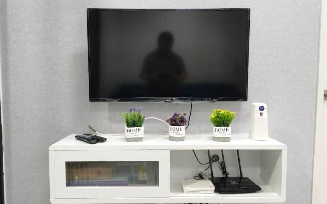 Woodsbury Suite by Homez Suite