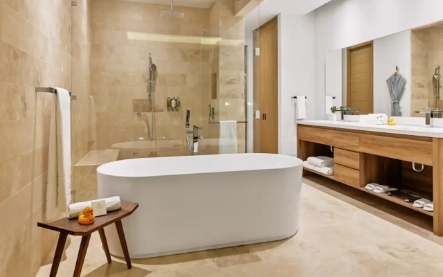 Live Aqua Private Residences La Paz