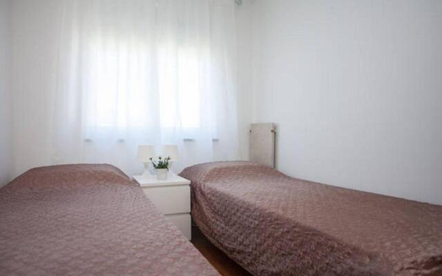 Leona Apartment