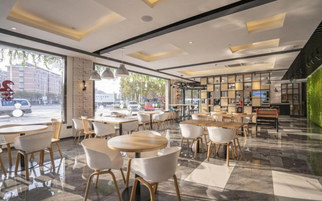 Campanile Hotel (Qidong Aubon Plaza Bus Terminal)