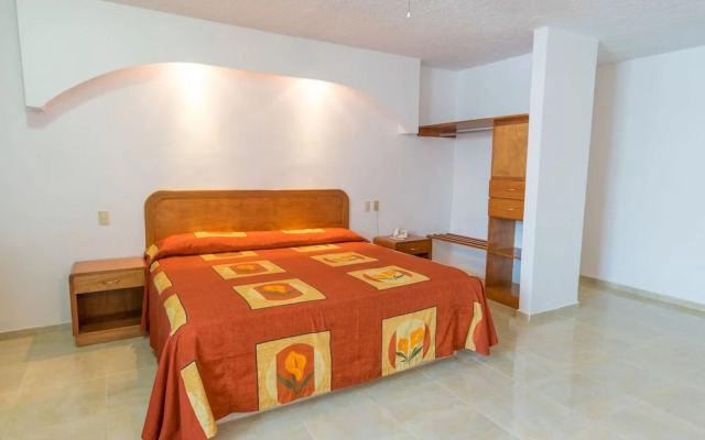 Suites Poliforum Inn