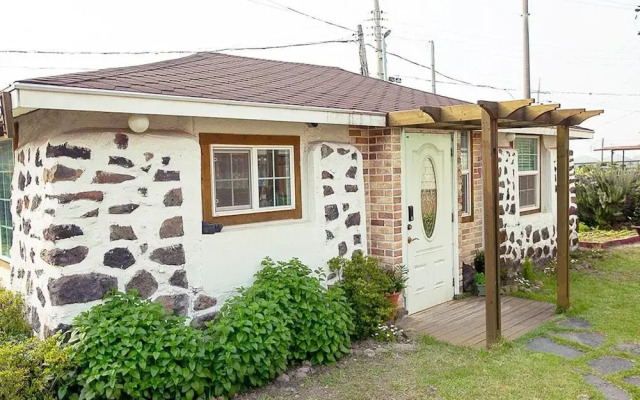 Jeju Zamong & Sarangchae Guesthouse