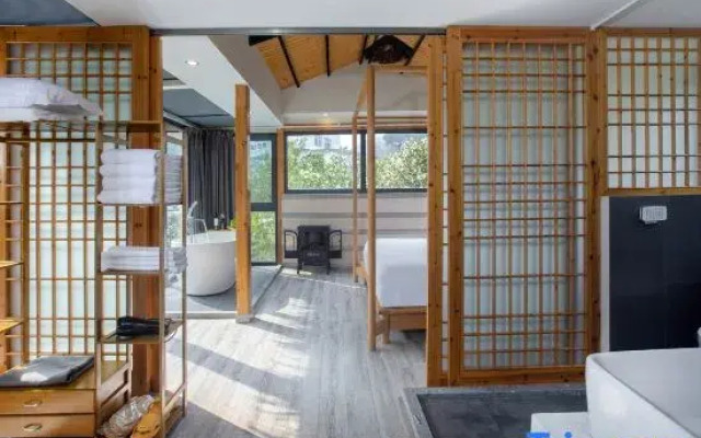 Yinxi Tangquan B&B