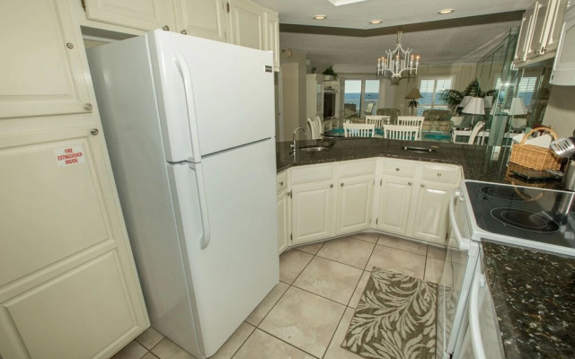 Inlet Reef 606 2 Bedroom Condo by RedAwning