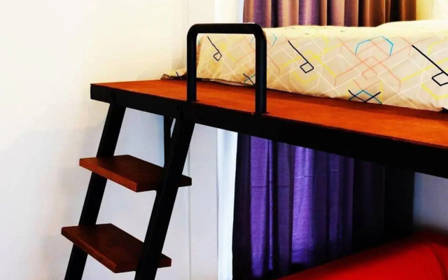Roomies Suites
