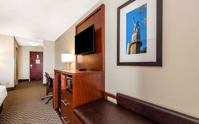 Comfort Suites Tuscaloosa near University