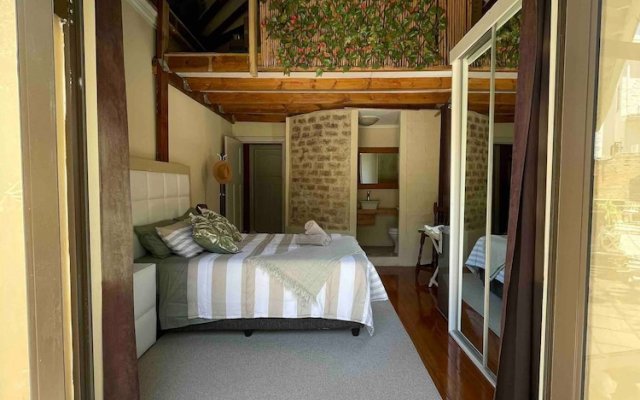 "room in House - Living In Mountain Views Camps Bay"