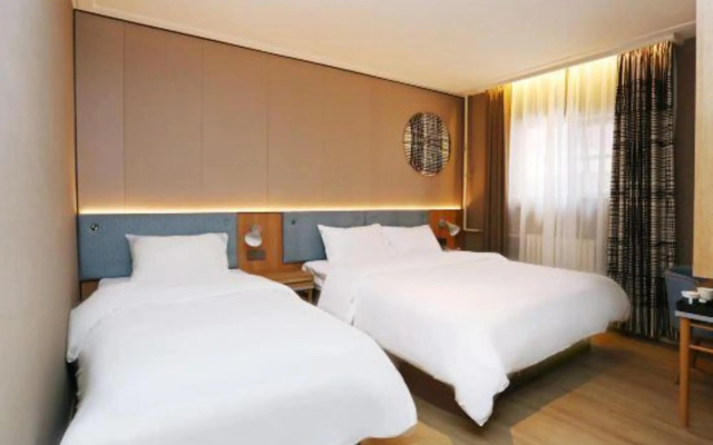 Home Inn (Weihai Kunming Road Tourist Dock Weigao Plaza)