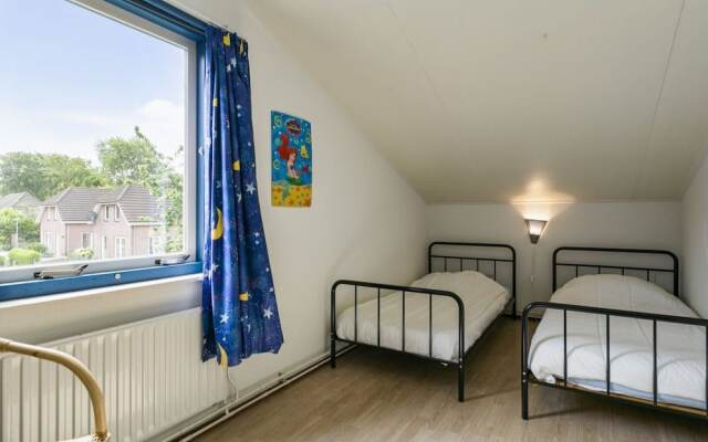 Pleasant Holiday Home in Ouddorp With Garden