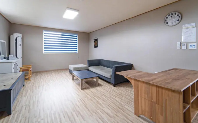 Seogwipo Haemil Dokchae Pension