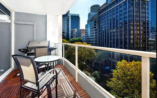 Sydney CBD 2 Bedroom Apartment with Balcony