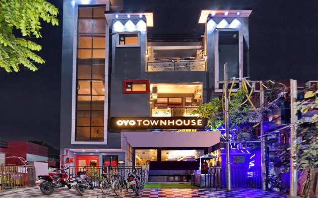 OYO 18258 Flagship Cherry Inn