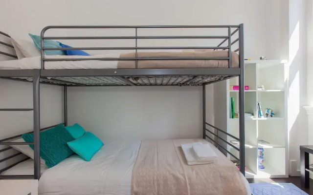 Typical Light Filled Graça Apartment, By TimeCooler