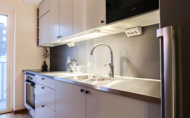 Luxury Business Studio Apartment - Garden View