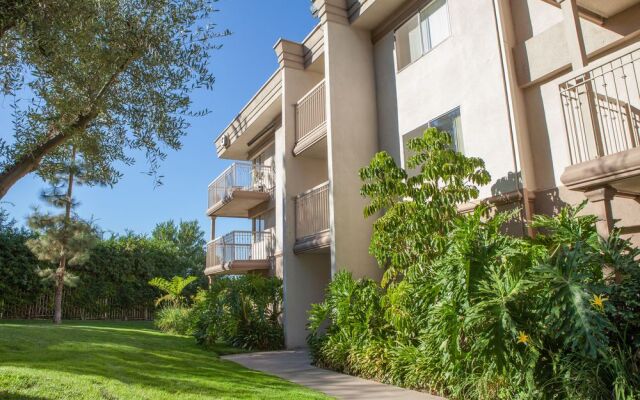 Oakwood at Toluca Hills Apartments by Avalon
