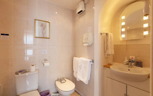 Hubert House Guesthouse