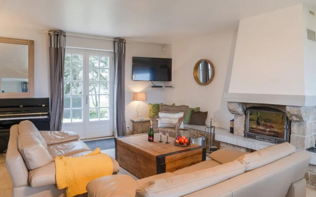 House in Ploudalmezeau With Garden & Terrace