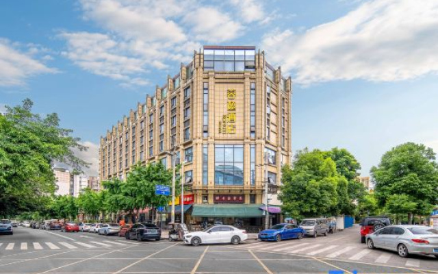 Yiyi Hotel (Chengdu West Railway Station Peifeng Road Subway Station)