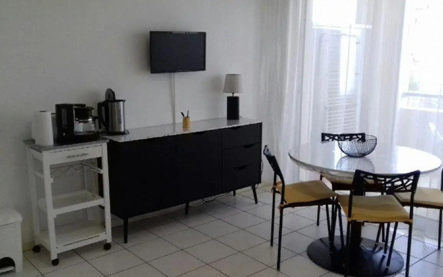 studio idéal couple 2 enfants, bien situé, calme
