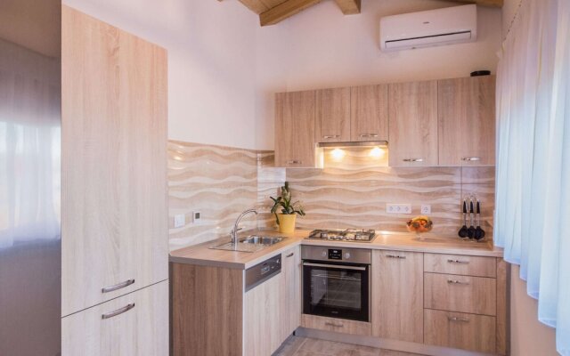 Attractive Holiday Home with Pool, Hot Tub, Patio, Courtyard