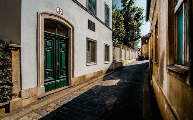 Old Town Tale Apartments