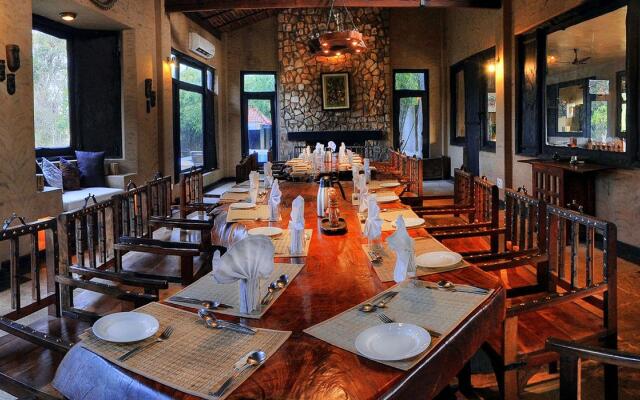 Pugdundee Safaris - Kanha Earth Lodge