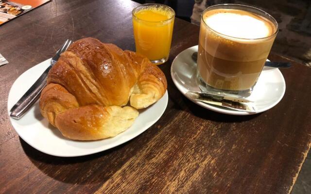 Pensión San Antón - Hostel