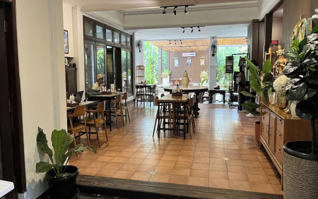 R Residence Jakarta