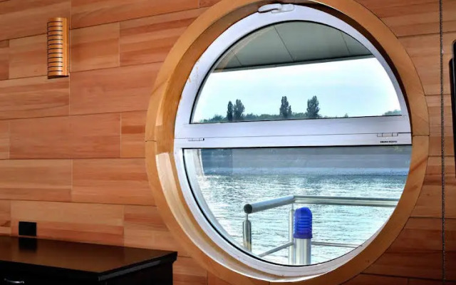 Vogue Apartments Room