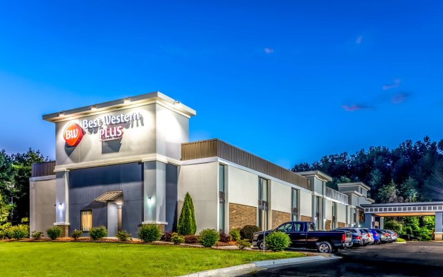 Best Western Plus Yadkin Valley Inn & Suites