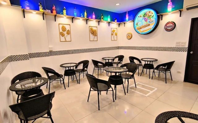 House of Wing Chun Theme Hotel and Restaurant