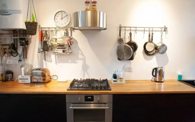 Spacious 3 Bedroom Georgian House in Bristol