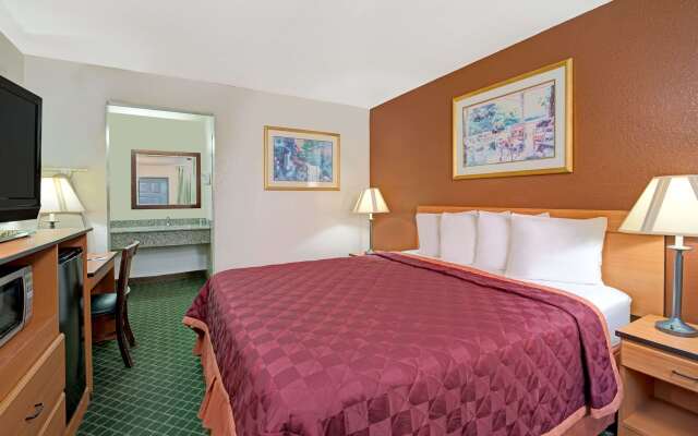 Travelodge by Wyndham Sacramento / Rancho Cordova