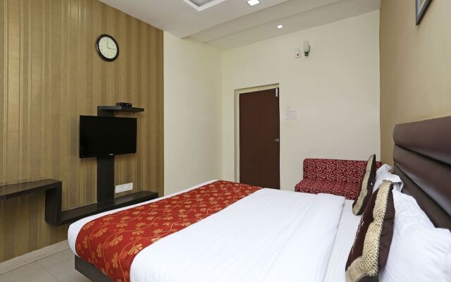 OYO Flagship 8173 Hotel Singh Palace